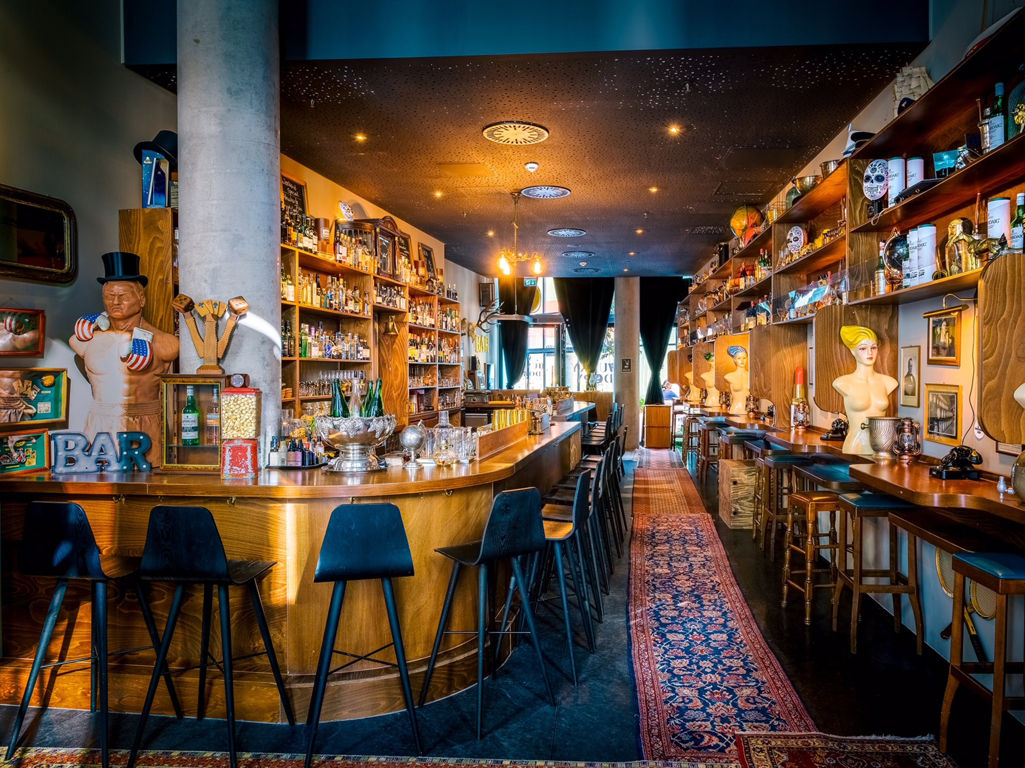 Bargang mit einem Callgirl — die besten Bars in Frankfurt